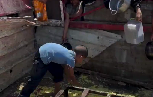 Thumbnail preview image for the video titled: Starved child picks up spilled rice grains off the ground